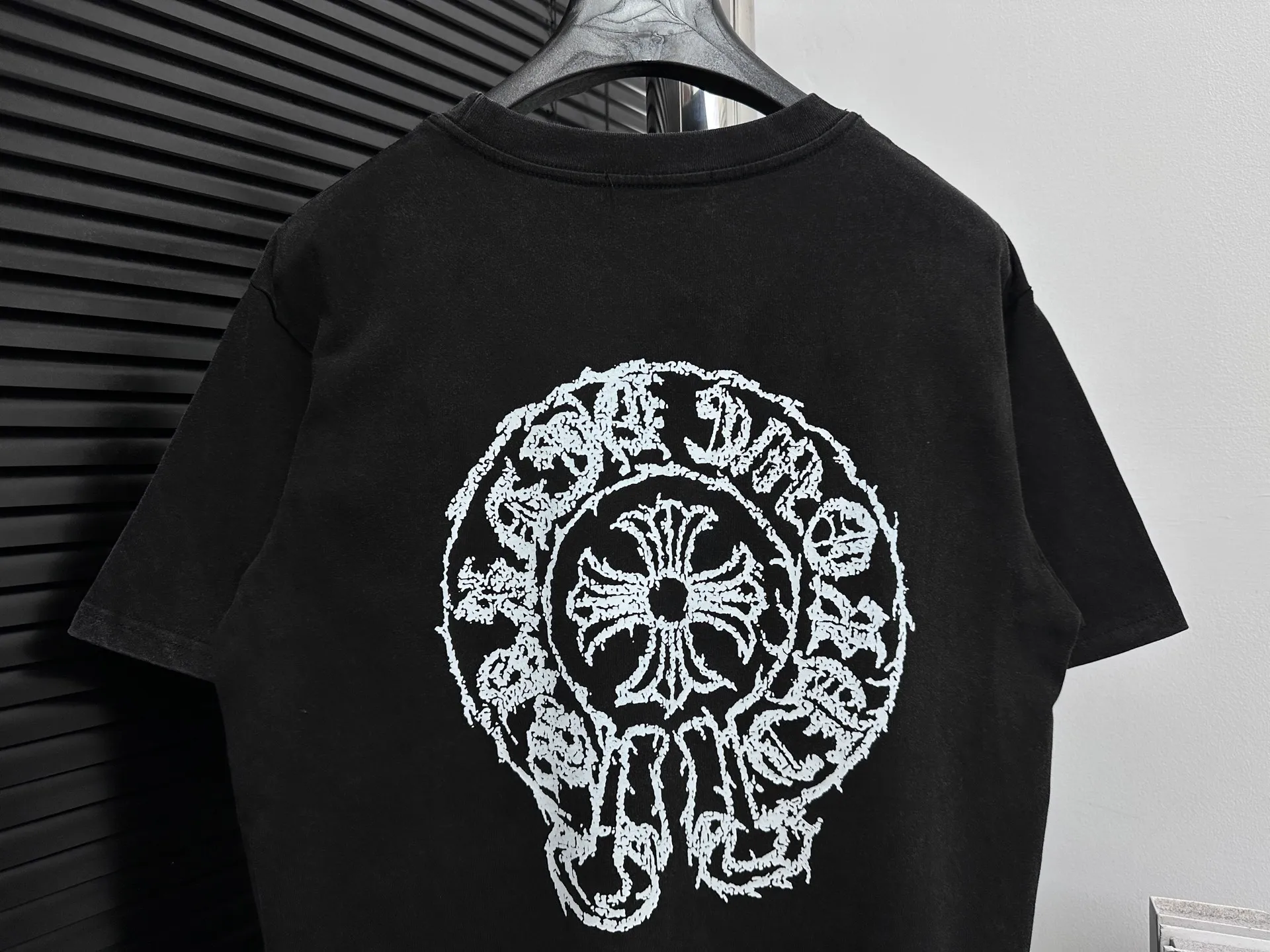 🅿️180 [Chrome hearte] Chrome hearte 25ss early spring new Sanskrit washed T-shirt ·280 grams of 100% cotton double yarn jersey fabric ·Special thickened 32 pieces of double-ply 1x1 thread in the same cylinder custom-dyed ·Double-needle stitching and cross-stitching technology ·Original main mark washed tag Color: washed black Size: XS-L